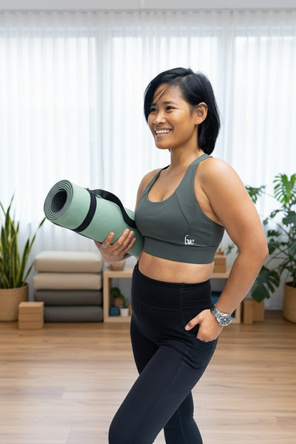 Ready for yoga wearing a Cindy sports bra.